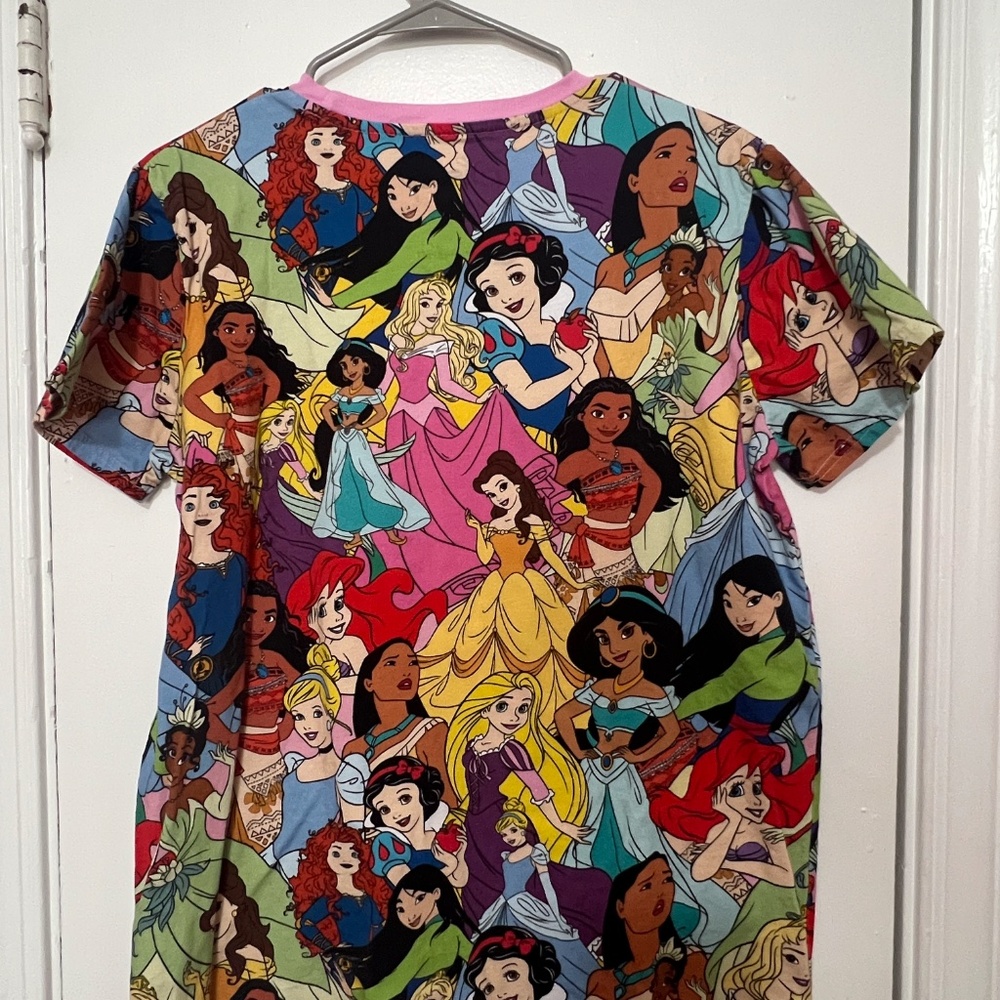 Cakeworthy Disney Princess Characters Allover Print T-Shirt Large - Picture 3 of 4